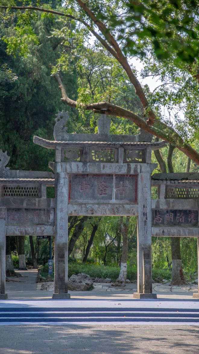 藏景点推荐建议收藏AYX爱游戏襄阳宝(图3)
