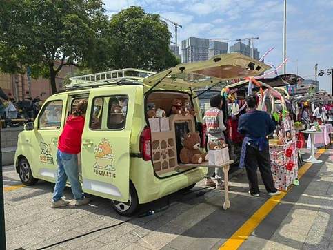 ”五菱之光EV能否续写“神车”传奇？爱游戏最新478万起售的“创富神器(图2)