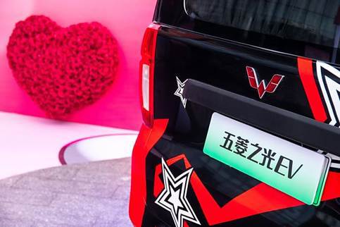 ”五菱之光EV能否续写“神车”传奇？爱游戏最新478万起售的“创富神器(图3)