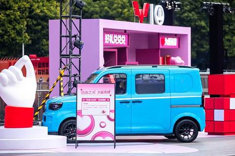 ”五菱之光EV能否续写“神车”传奇？爱游戏最新478万起售的“创富神器(图5)