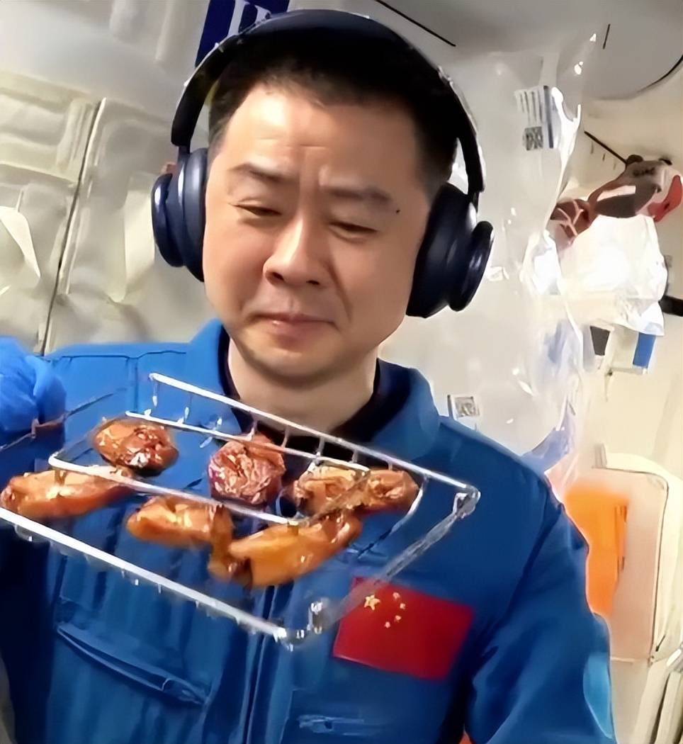 站里烤鸡翅怎么就让西方破防了？爱游戏app中国航天员在空间(图2)