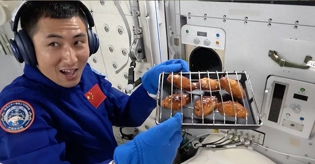 站里烤鸡翅怎么就让西方破防了？爱游戏app中国航天员在空间(图8)